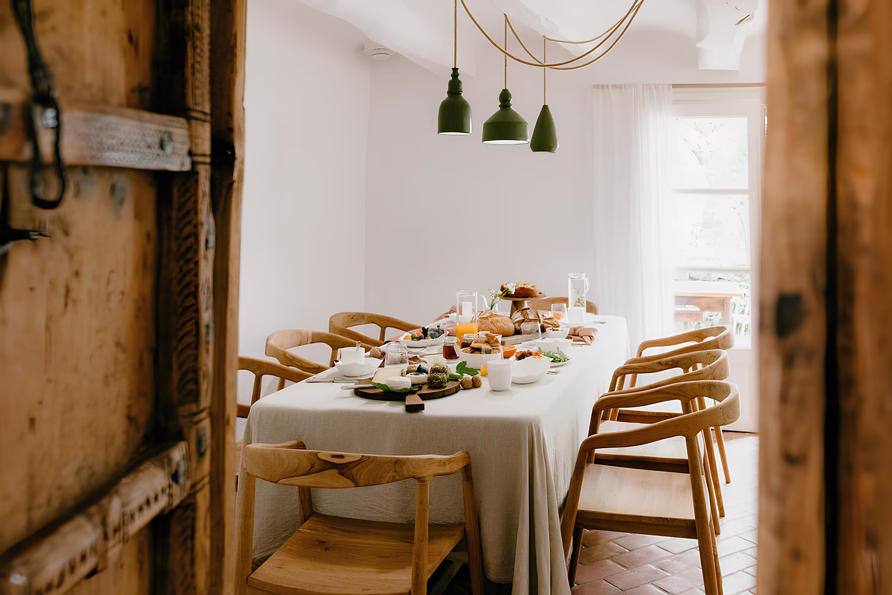 Petit-déjeuner équilibré dans une ambiance chaleureuse et apaisante durant un séjour de ressourcement Beautiful Break.